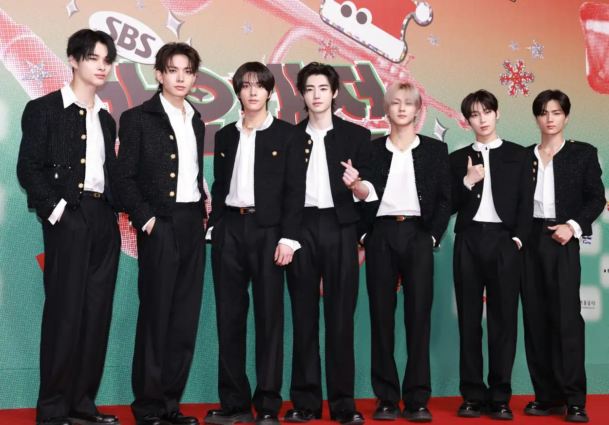enhypen Heeseung, Jay, Jake, Sunghoon, Sunoo, Jungwon, Ni-ki of ENHYPEN