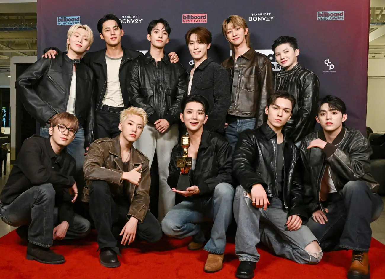 seventeen Wonwoo, Hoshi, Joshua Hong, Vernon, S.Coups, (Back row) Seungkwan, Mingyu, DK, Dino, The8, Woozi from the K-pop band Seventeen
